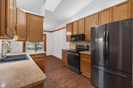 14748 Oak Run Lane, Burnsville, MN 55306