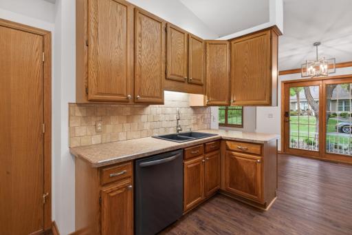14748 Oak Run Lane, Burnsville, MN 55306