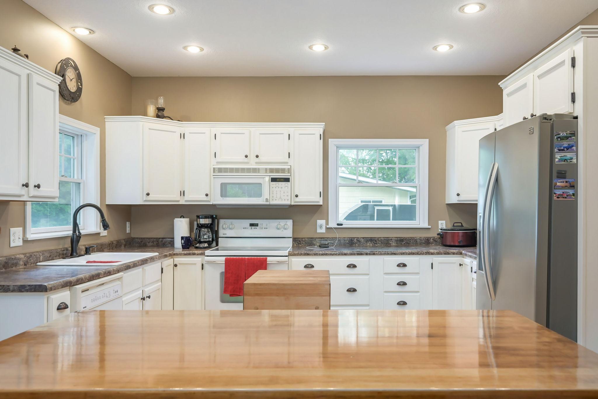 8-web-or-mls-5510 Bryant St-5.jpeg