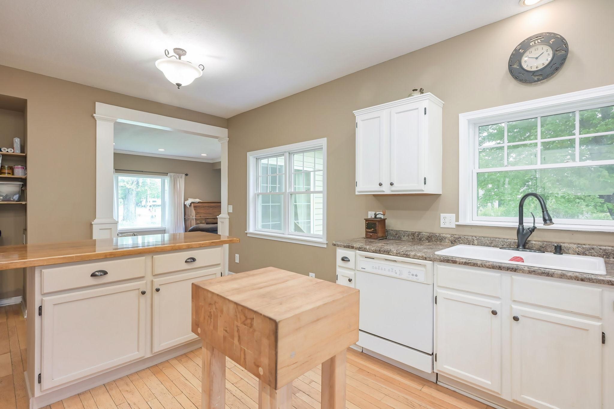 13-web-or-mls-5510 Bryant St-10.jpeg