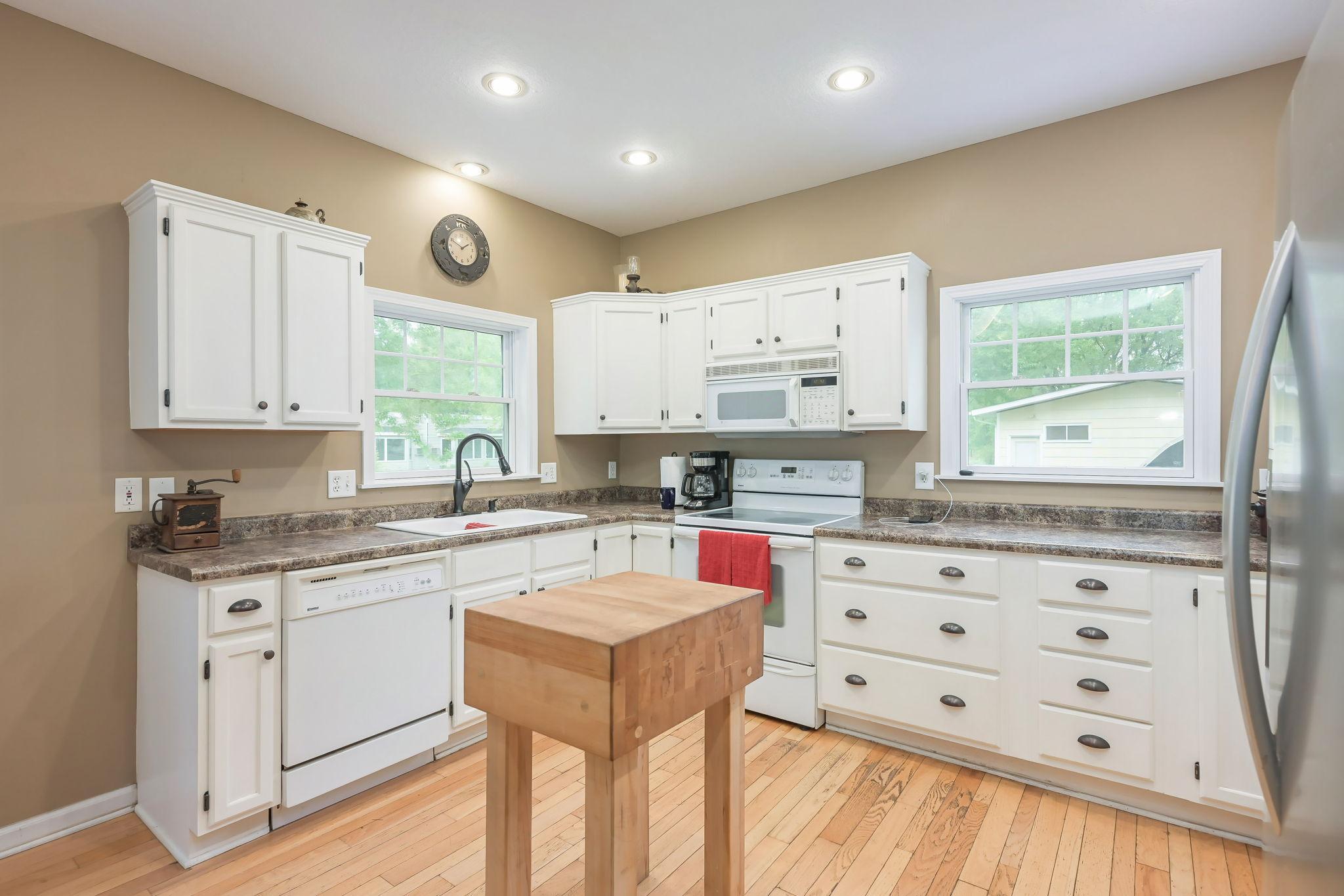 12-web-or-mls-5510 Bryant St-9.jpeg