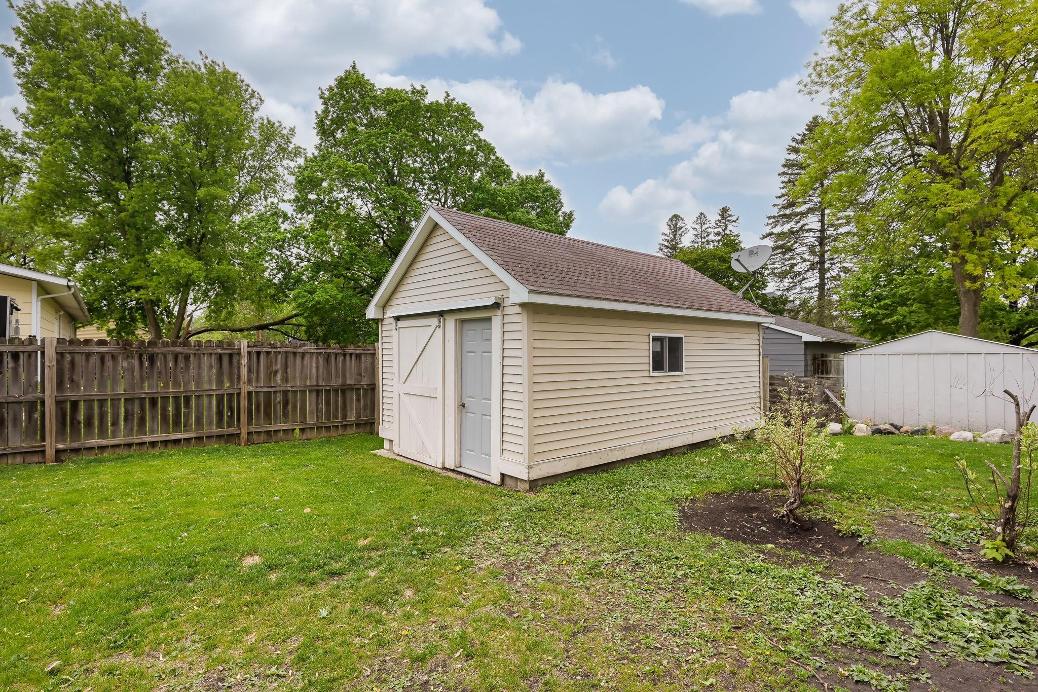 36-web-or-mls-5510 Bryant St-33.jpeg