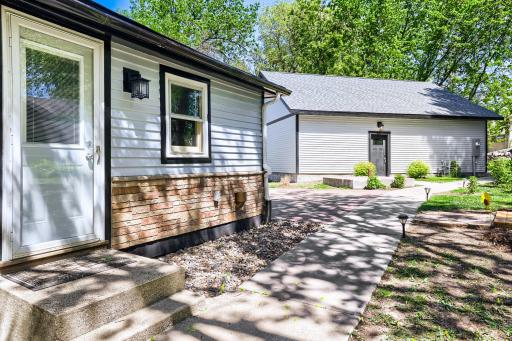 1647 Ames Avenue, Saint Paul, MN 55106