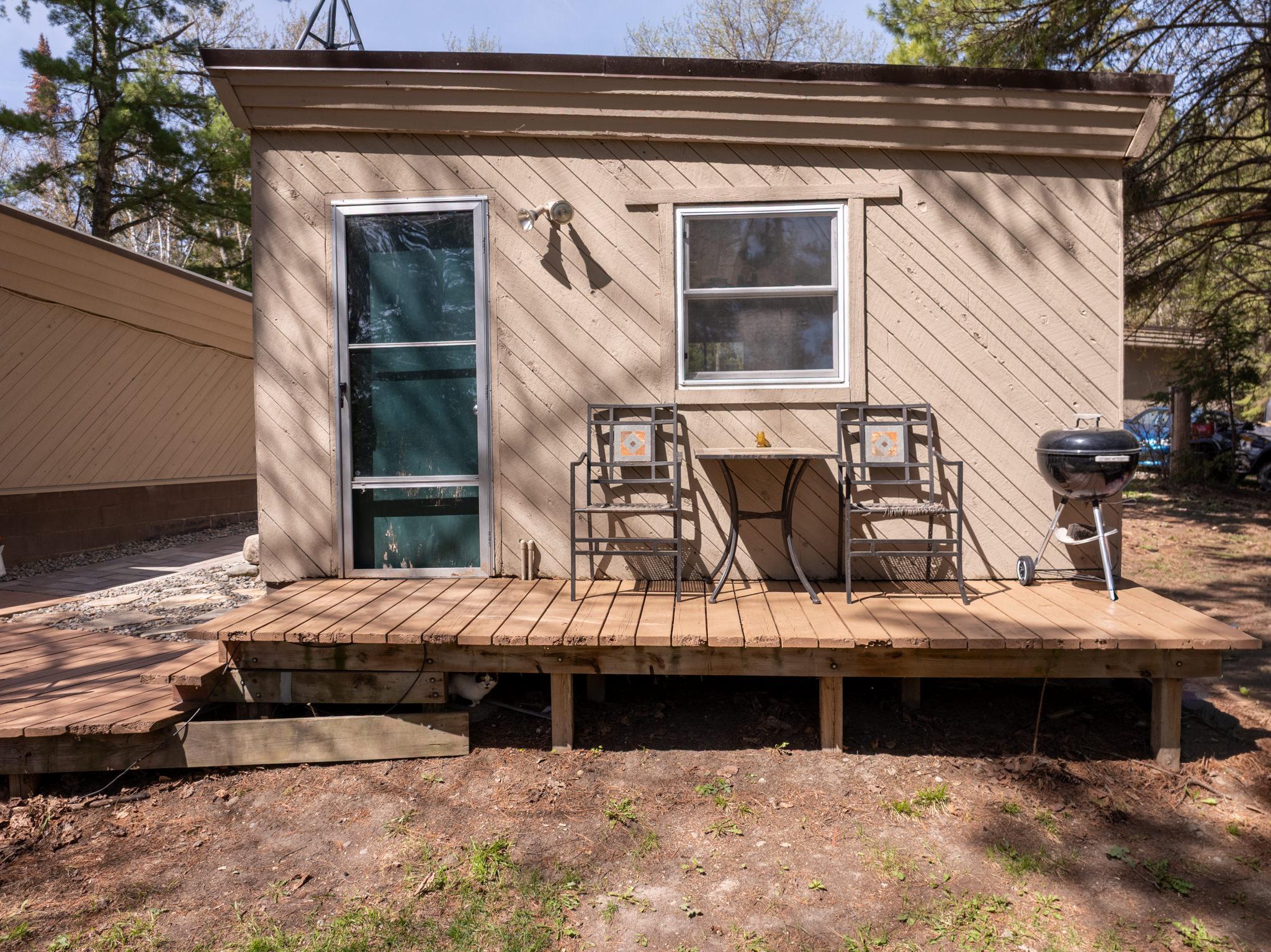 Guesthouse lakeview deck