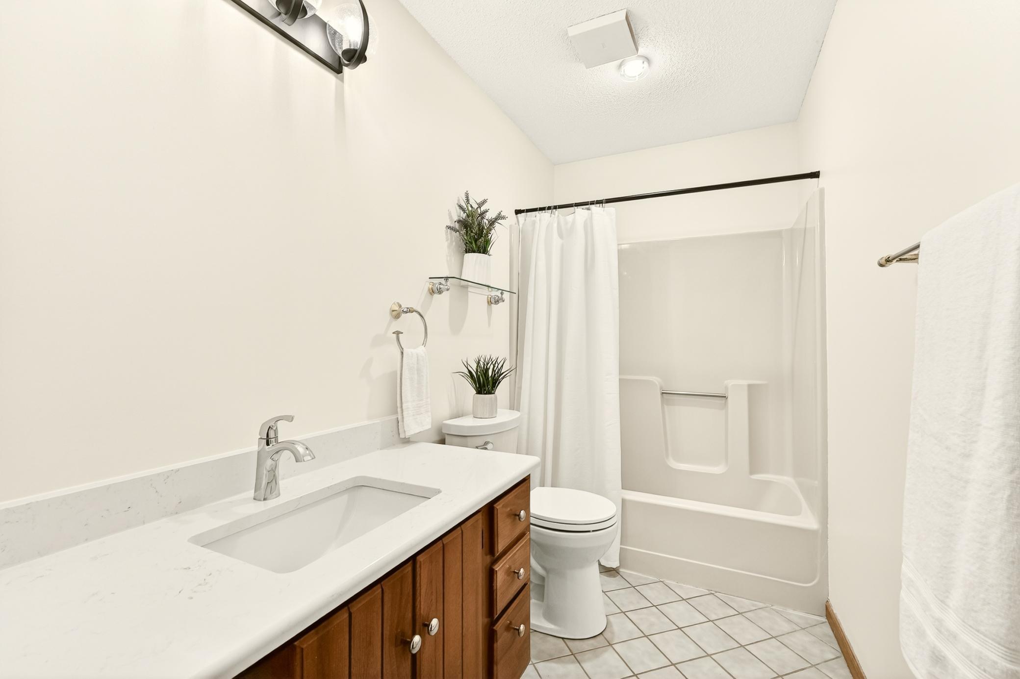 Upper Full Bath