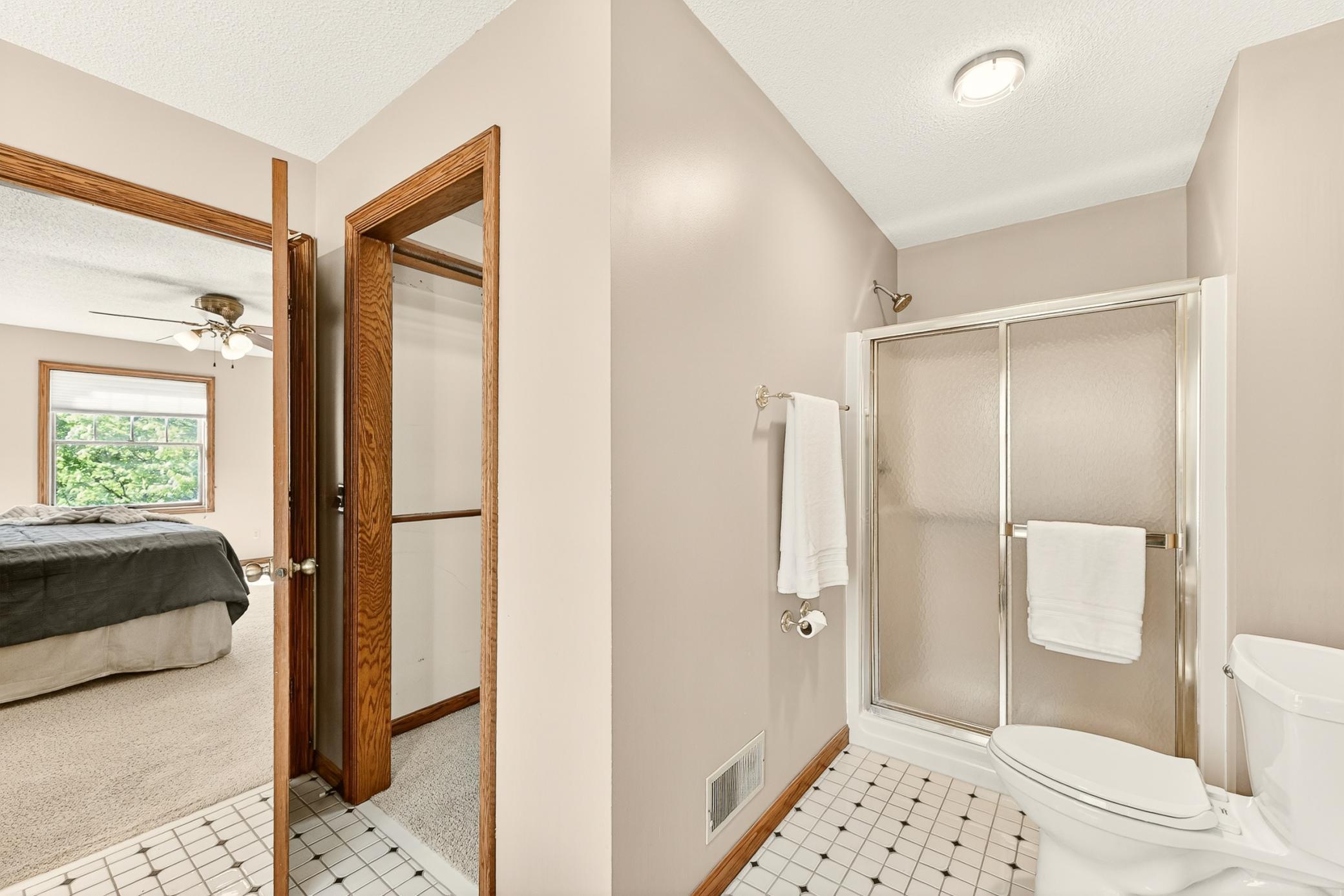 Primary Bath/Walk-in Closet