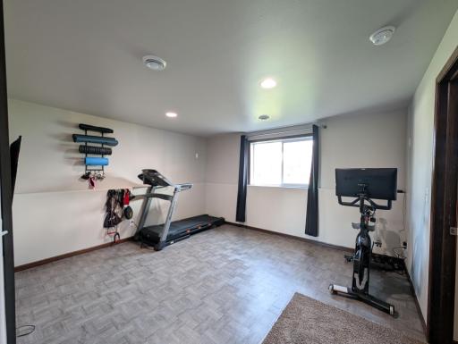 5817 57 Avenue S, Fargo, ND 58104