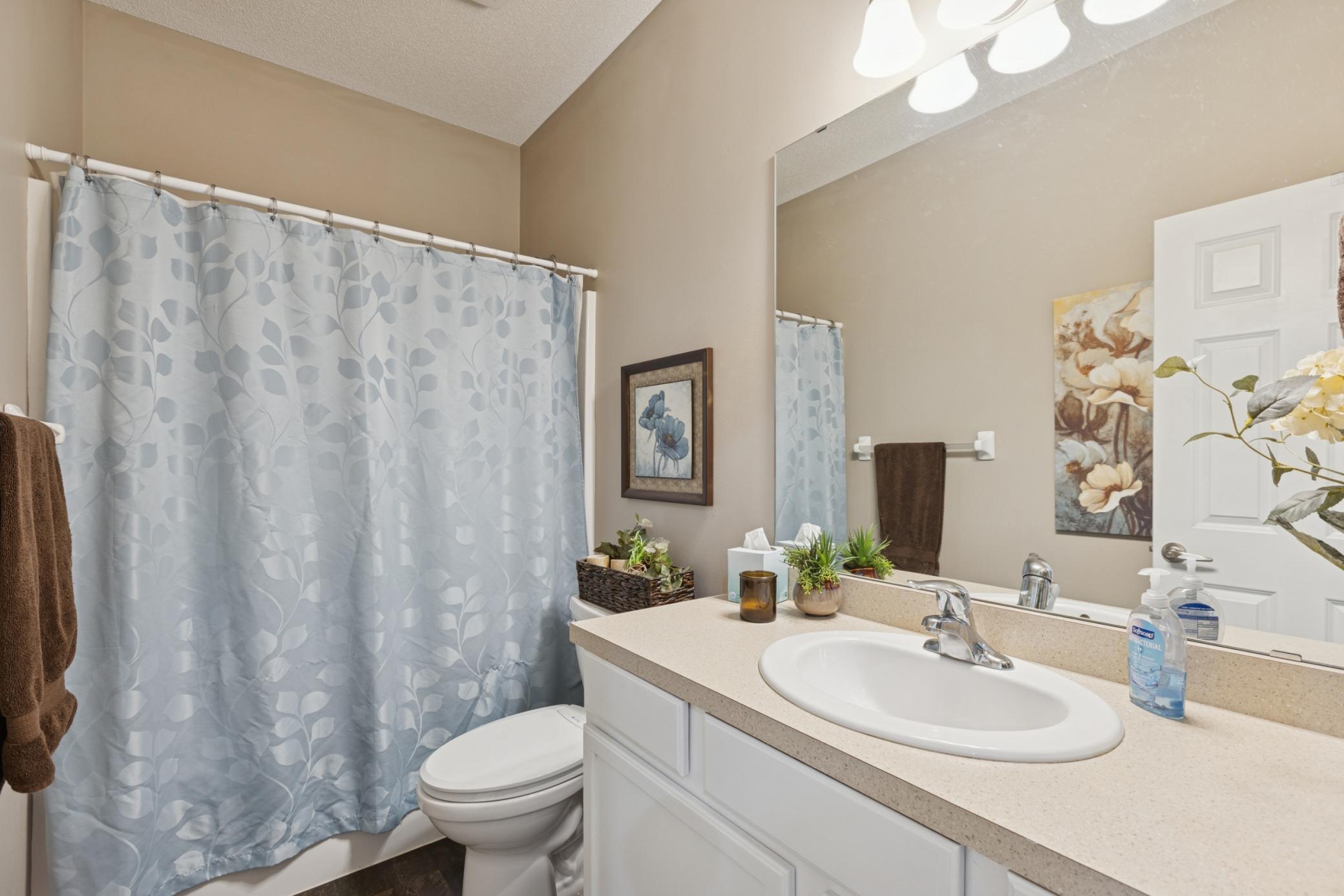 Full bathroom on the main level.