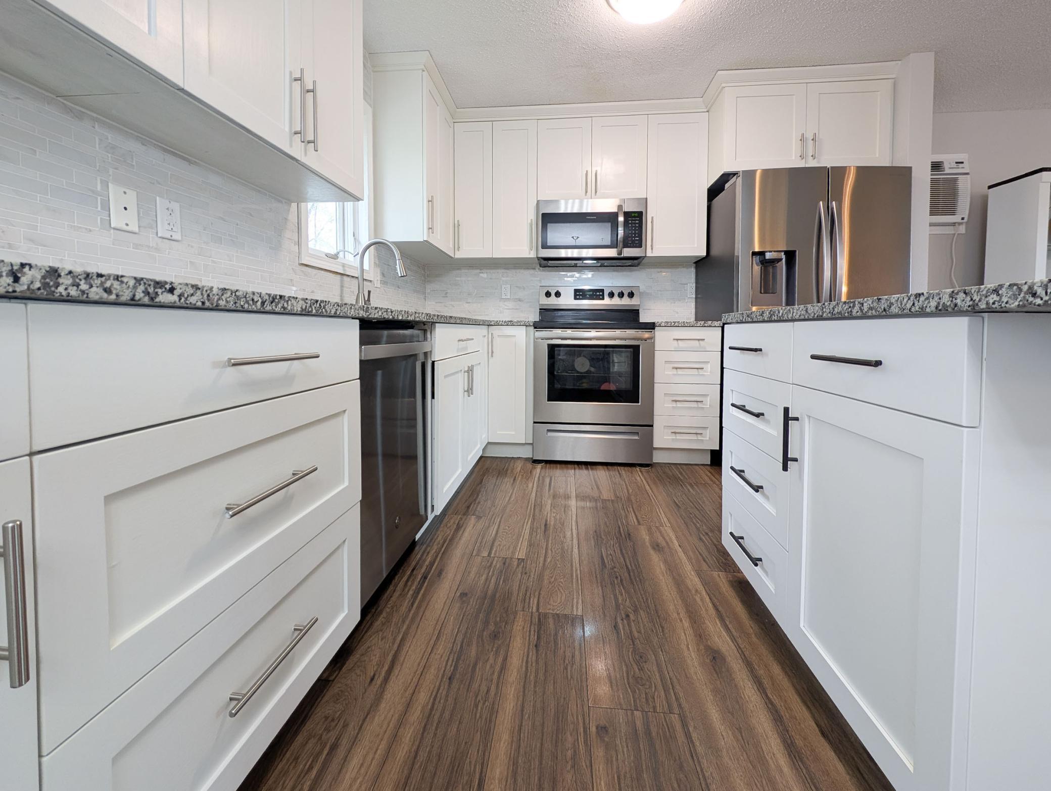 L2P027-1918 5th Ave E West Fargo.jpg