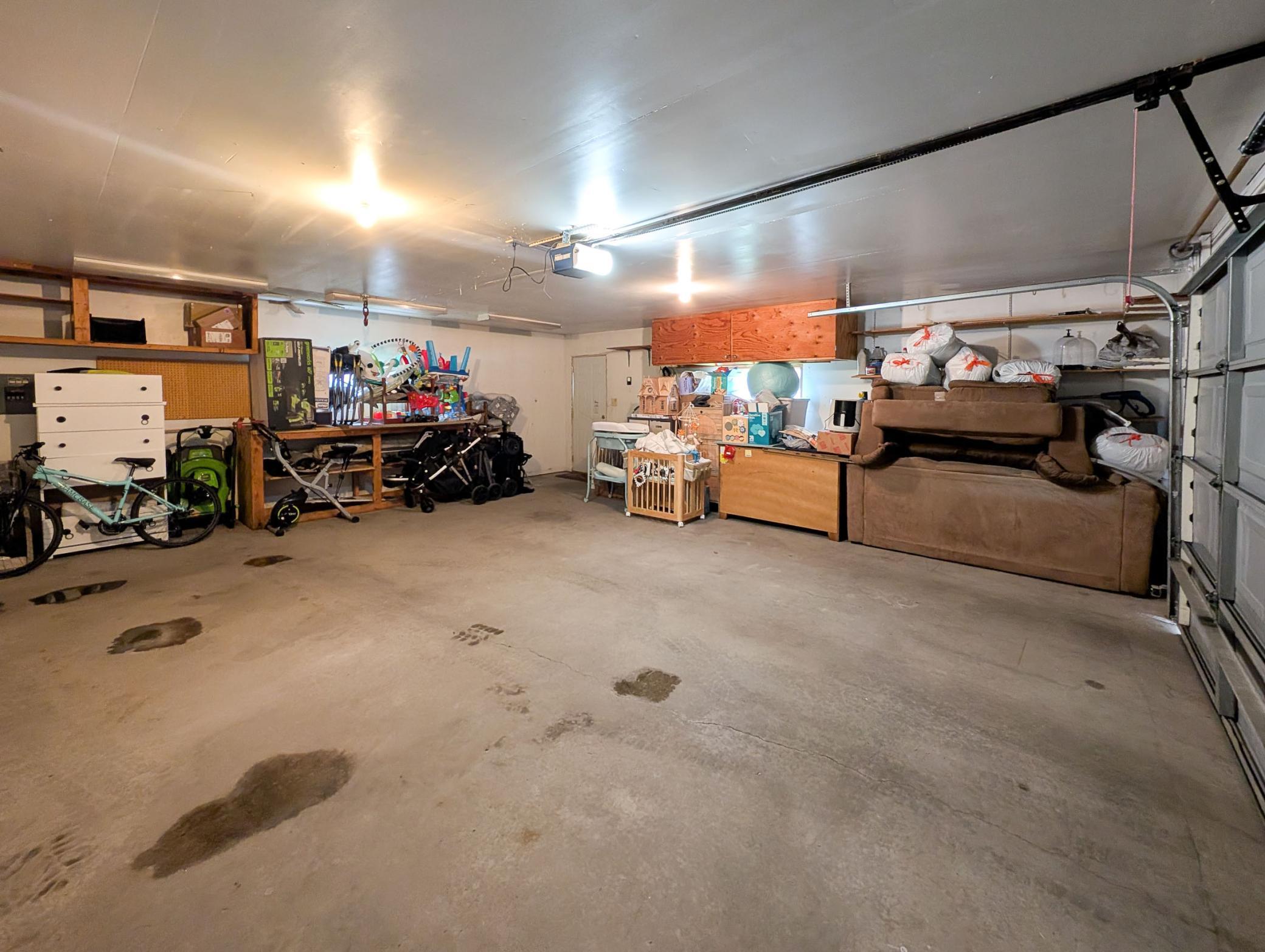 L2P060-1918 5th Ave E West Fargo.jpg