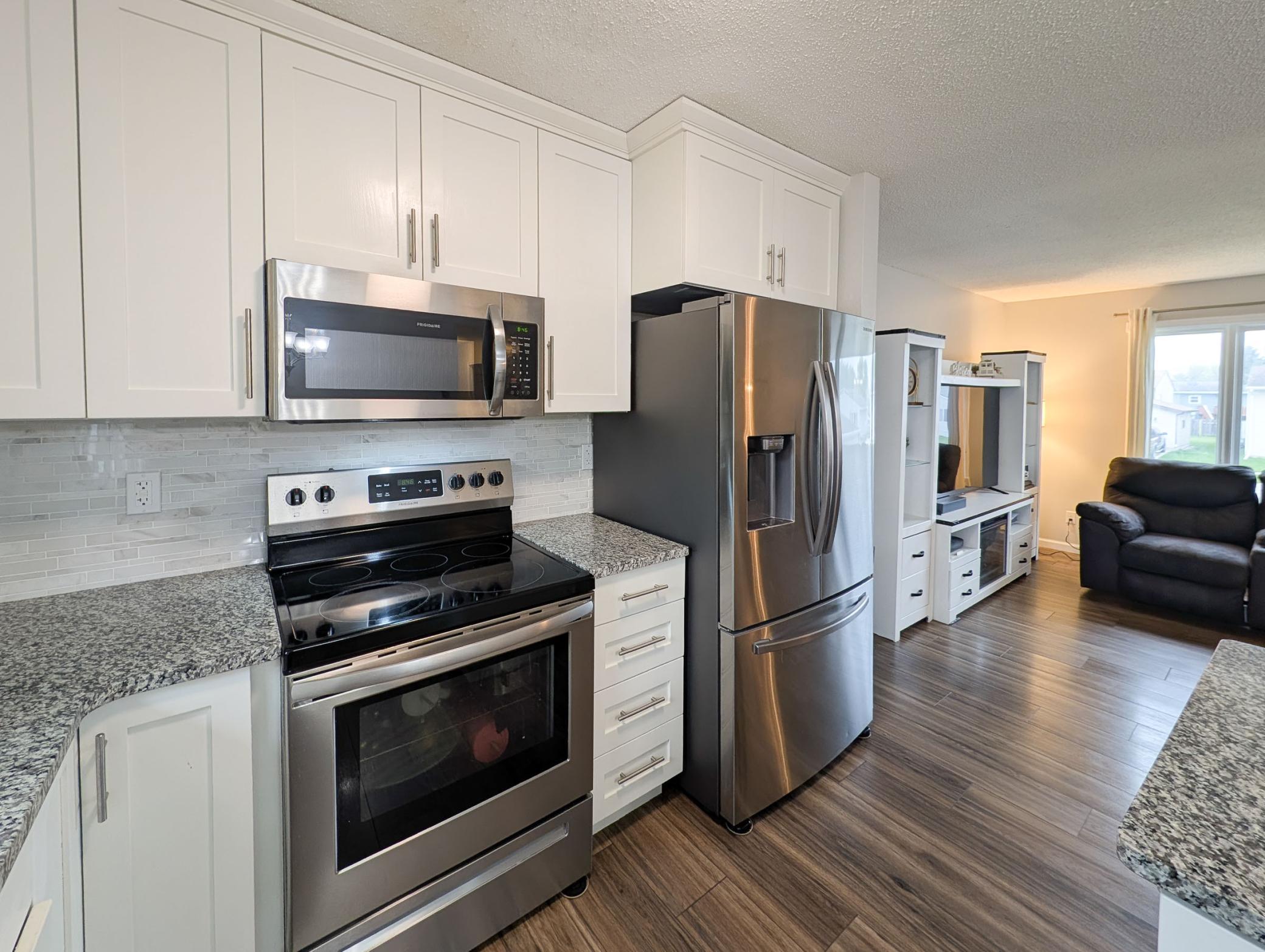 L2P029-1918 5th Ave E West Fargo.jpg