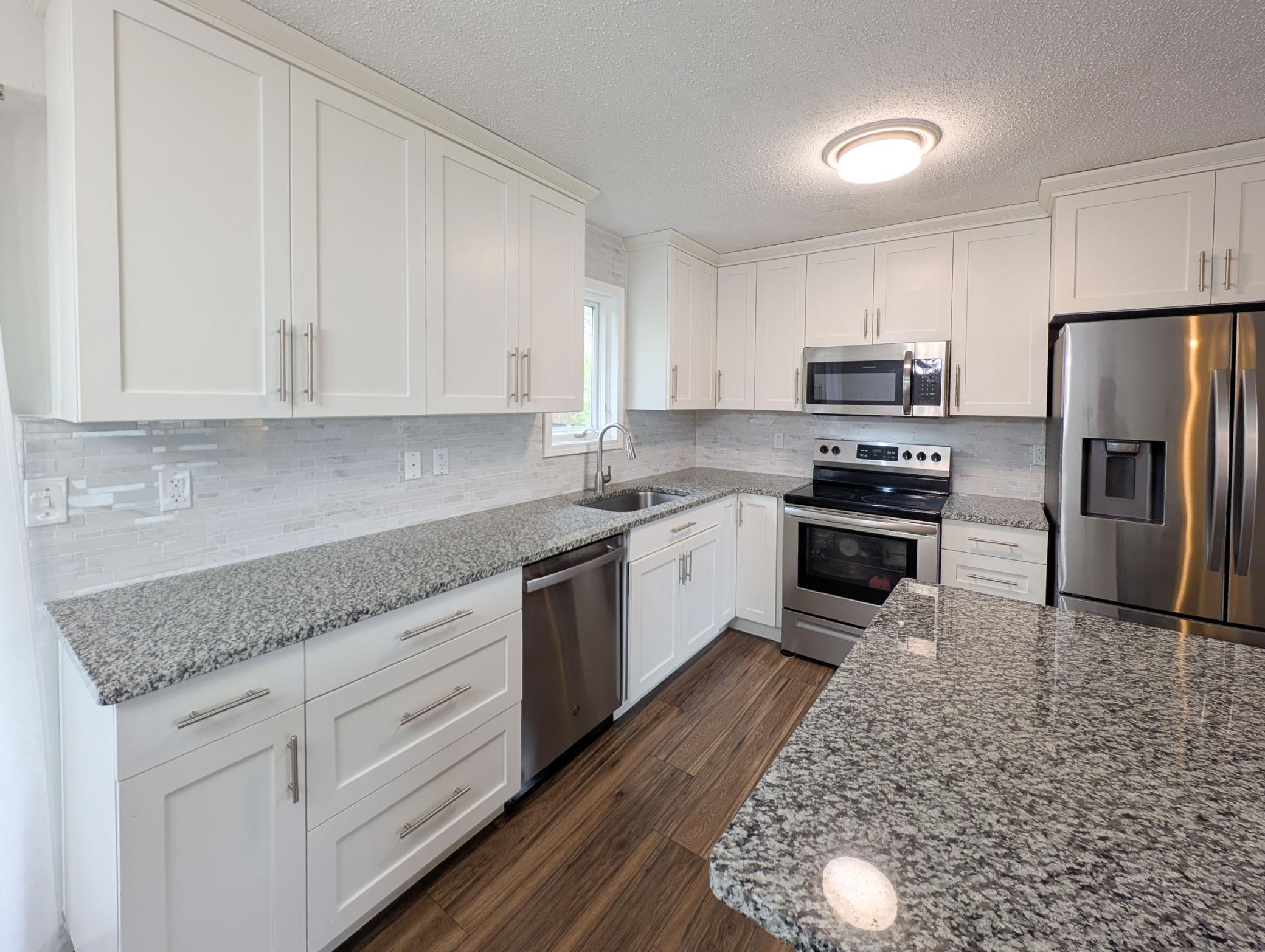 L2P026-1918 5th Ave E West Fargo.jpg