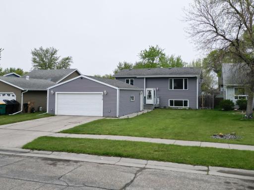 1918 5 Avenue E, West Fargo, ND 58078