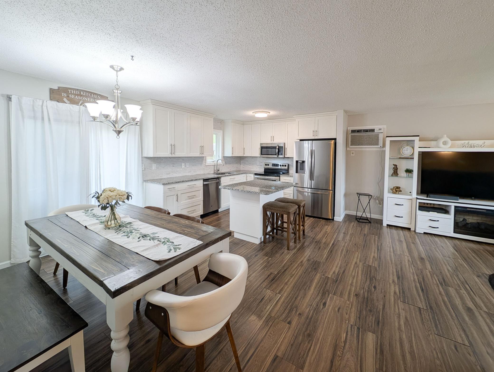 L2P032-1918 5th Ave E West Fargo.jpg