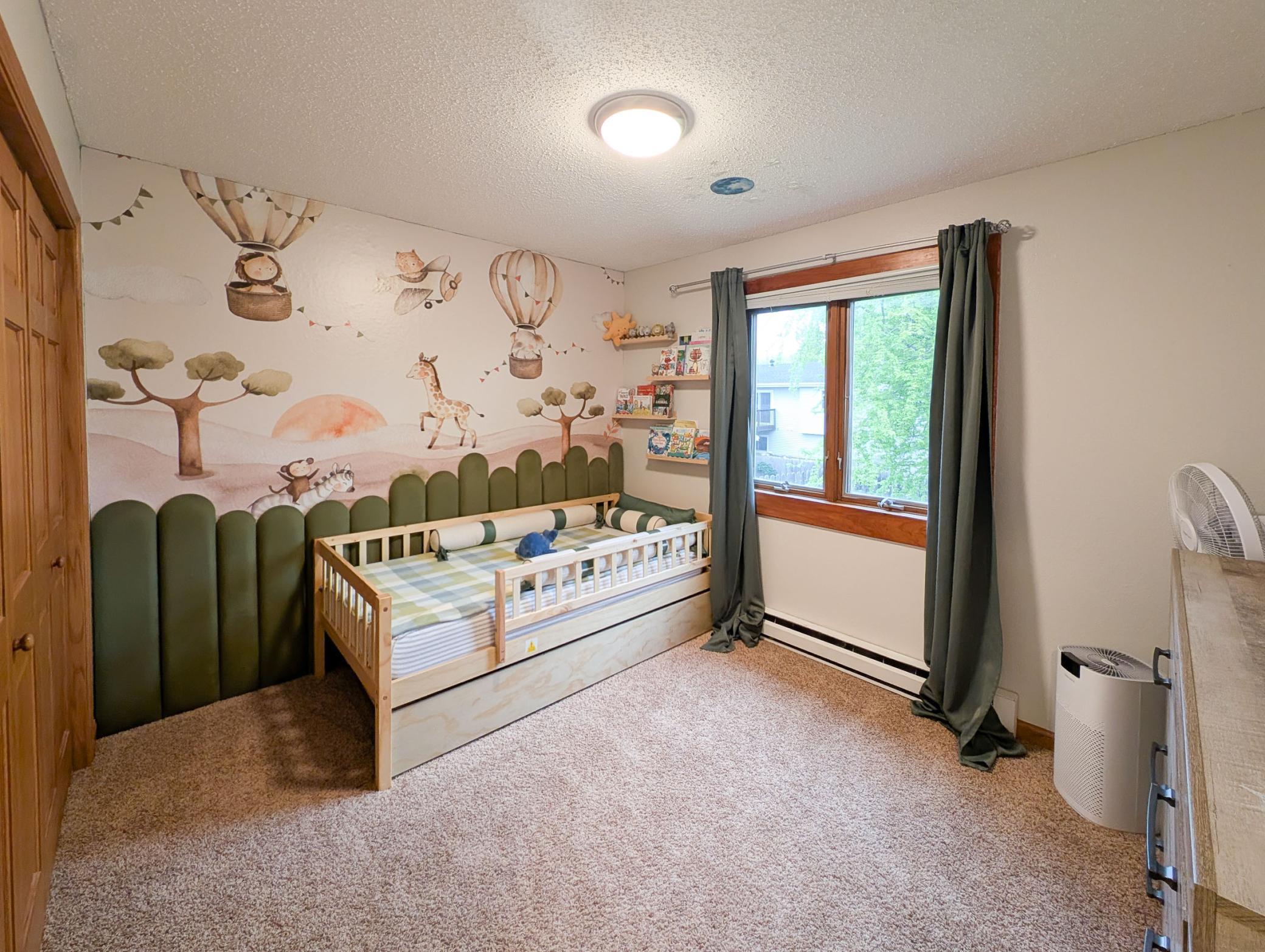 L2P039-1918 5th Ave E West Fargo.jpg