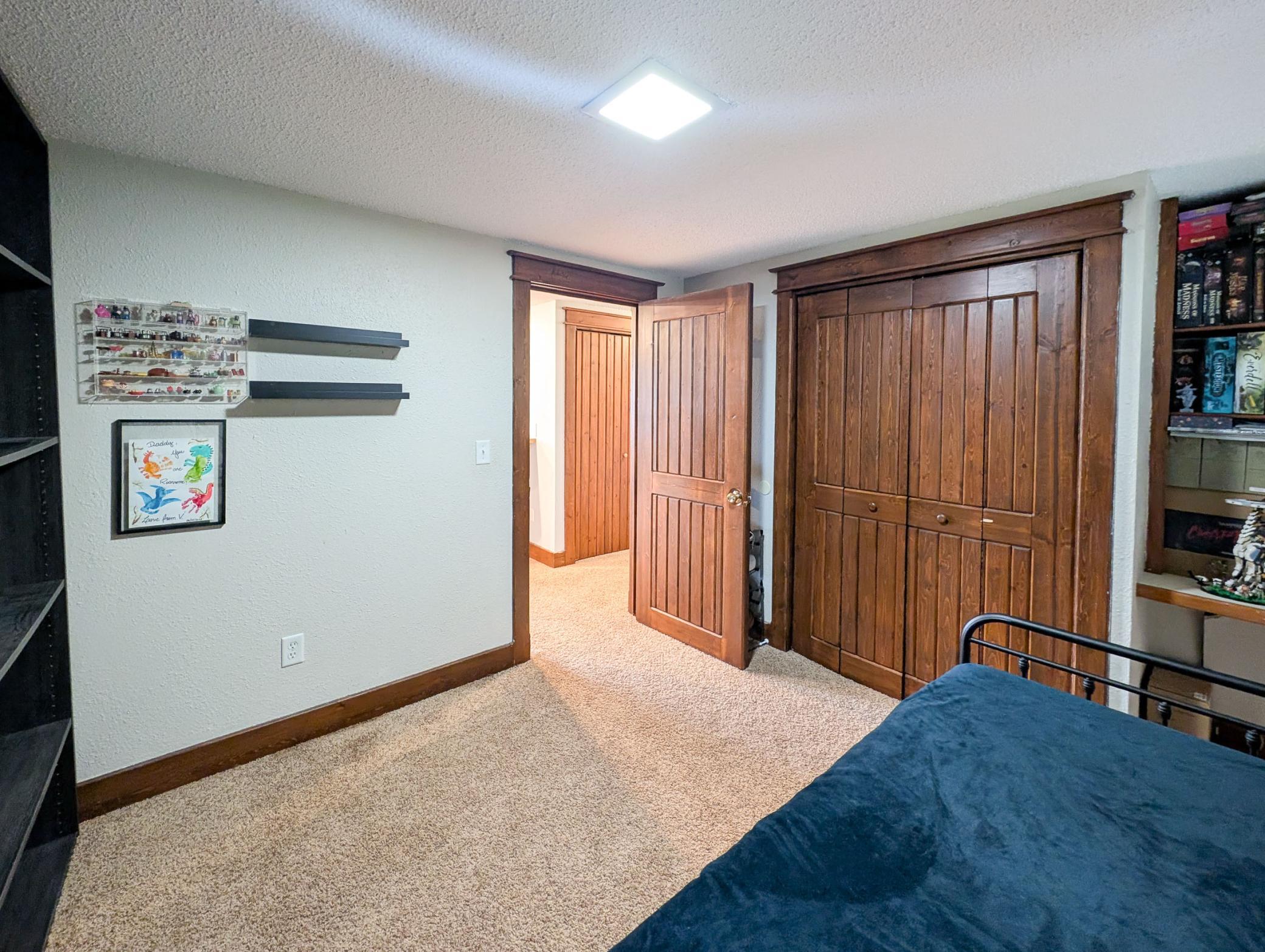 L2P050-1918 5th Ave E West Fargo.jpg