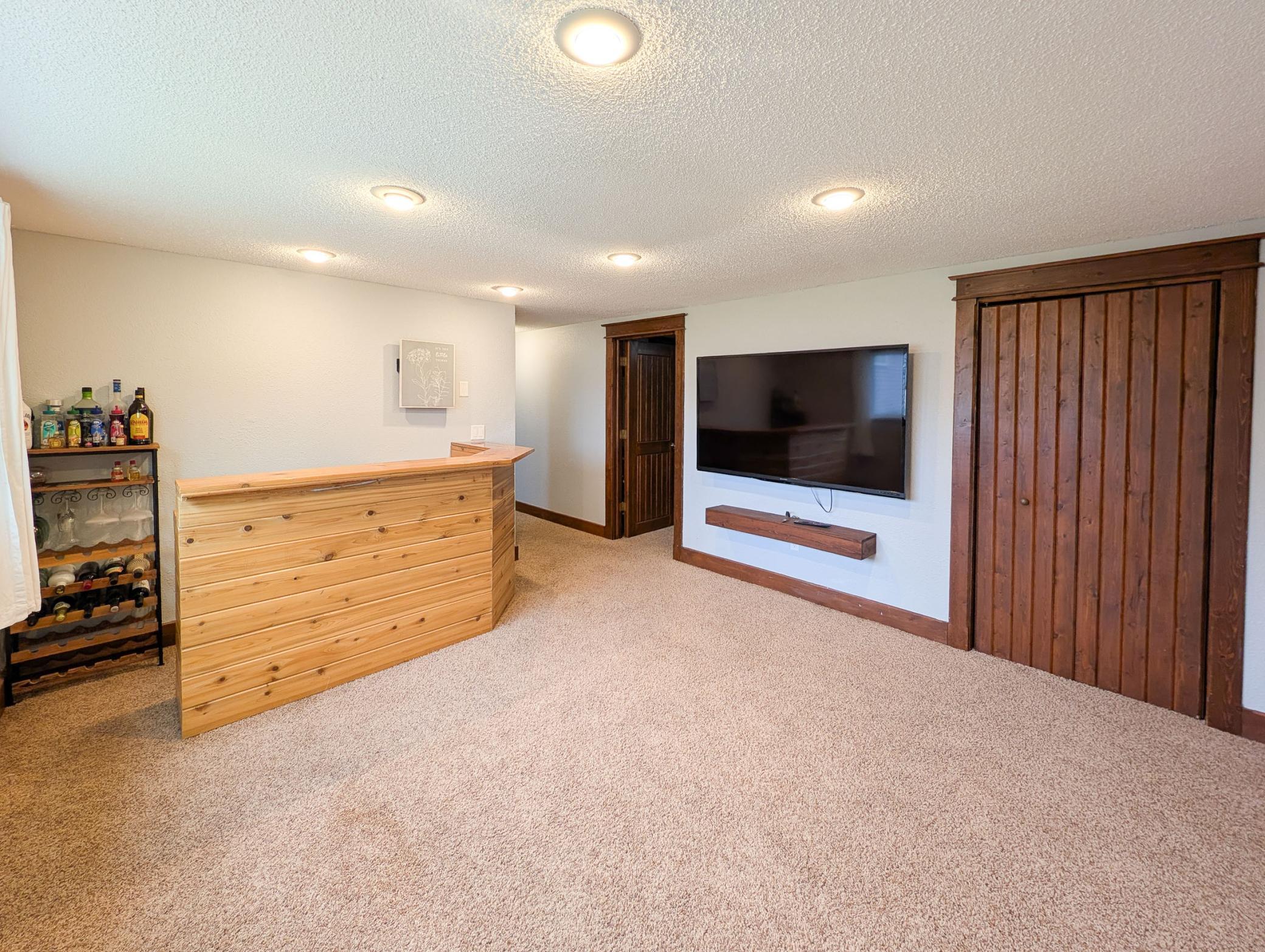 L2P047-1918 5th Ave E West Fargo.jpg
