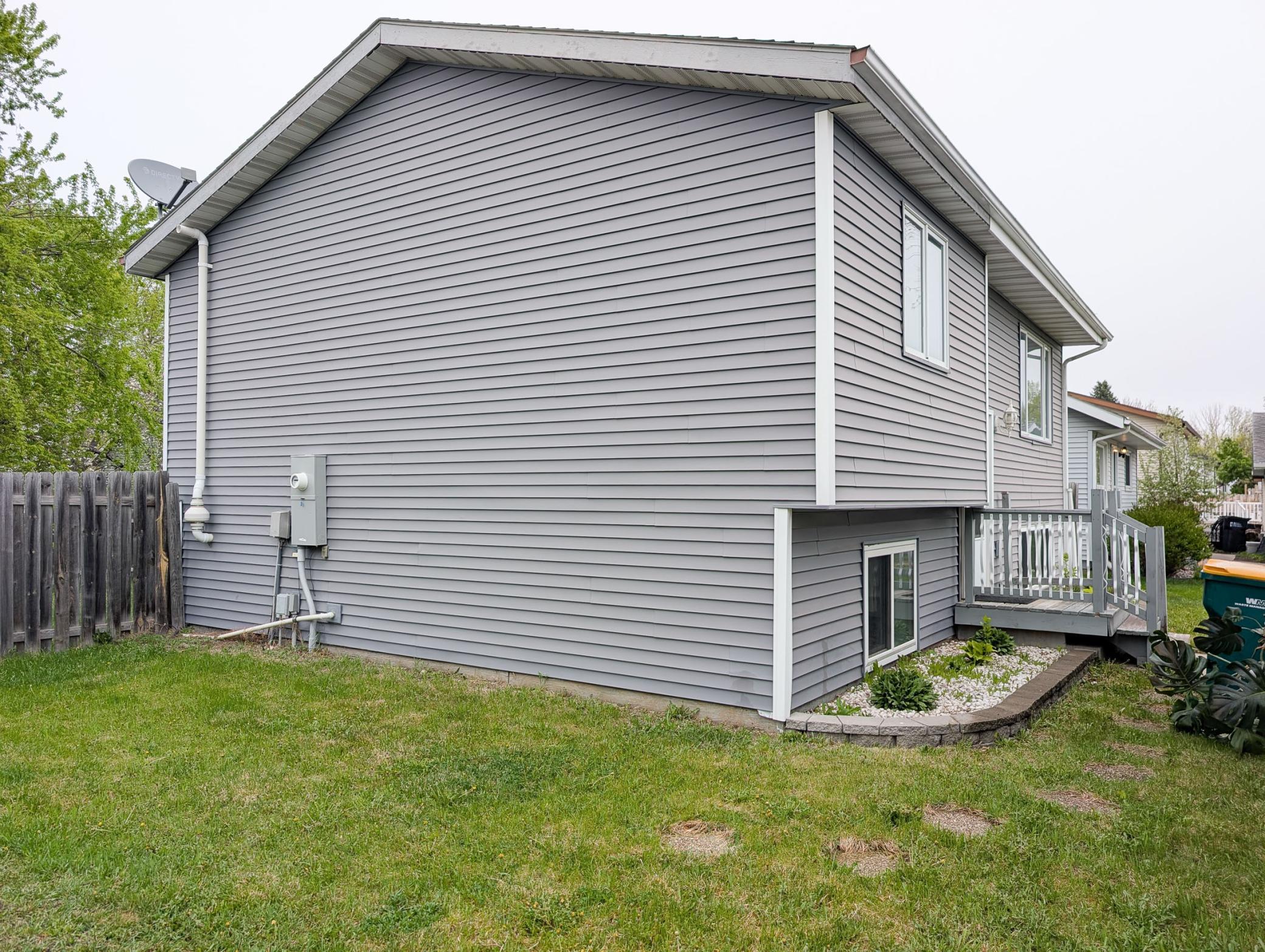 L2P009-1918 5th Ave E West Fargo.jpg