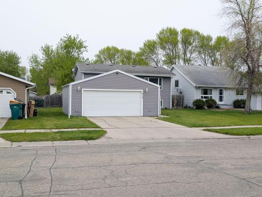 1918 5 Avenue E, West Fargo, ND 58078