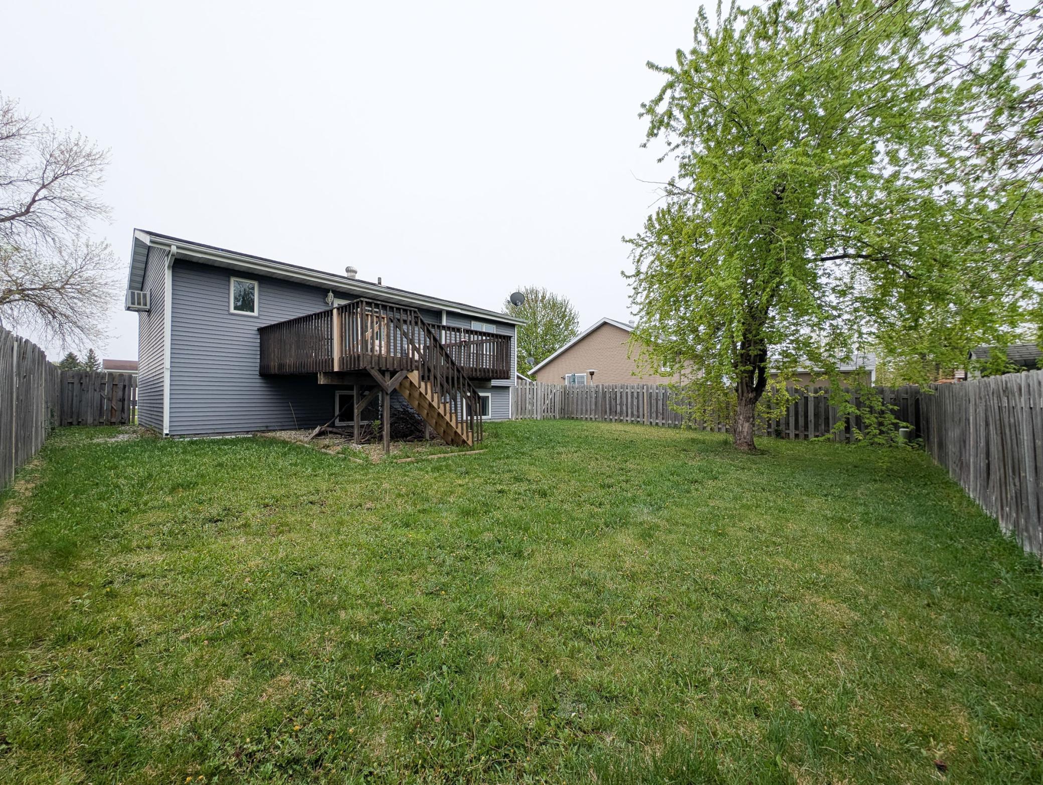 L2P013-1918 5th Ave E West Fargo.jpg