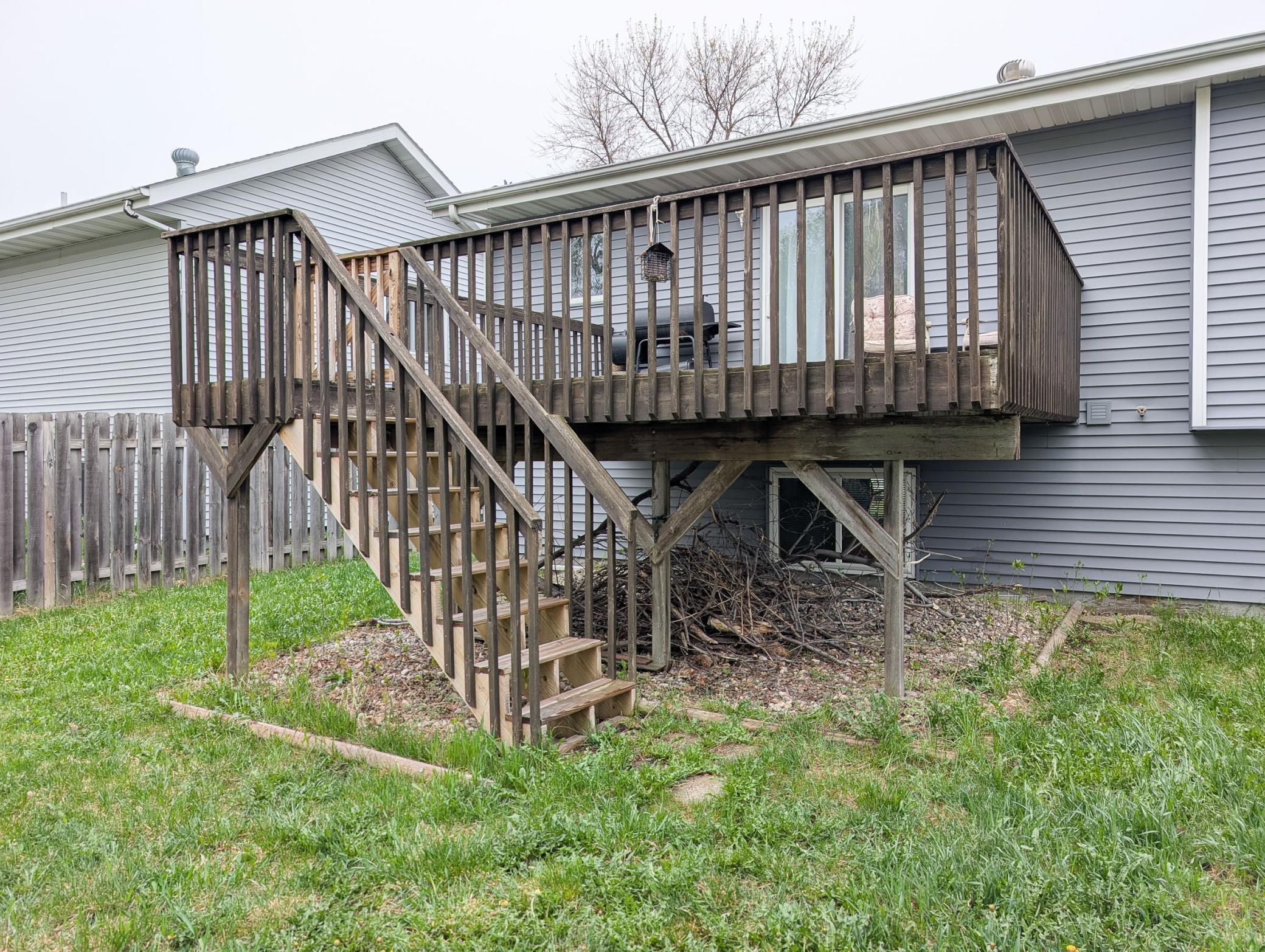 L2P015-1918 5th Ave E West Fargo.jpg