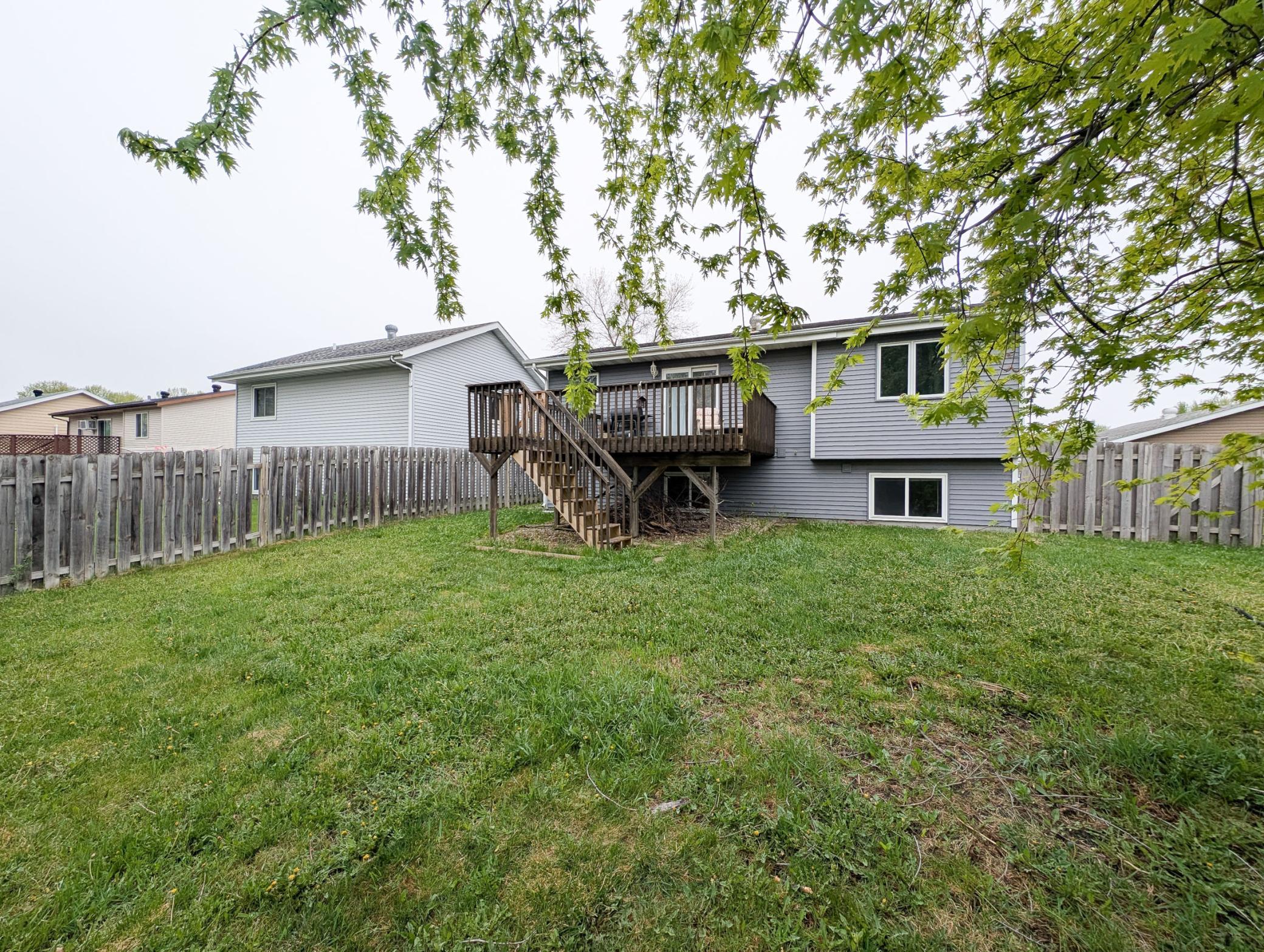 L2P014-1918 5th Ave E West Fargo.jpg