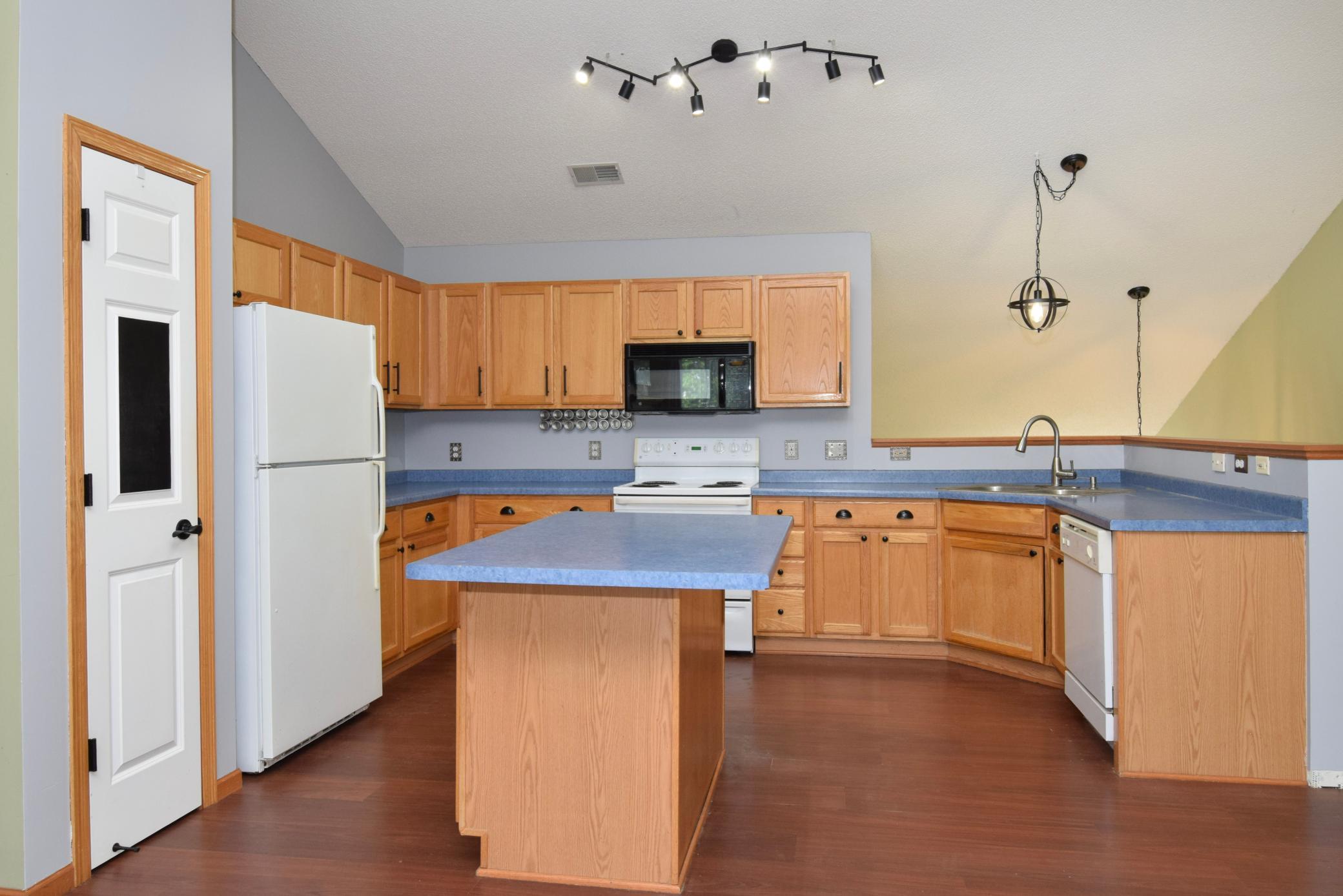 7559 Derby modern kitchen with island.jpg
