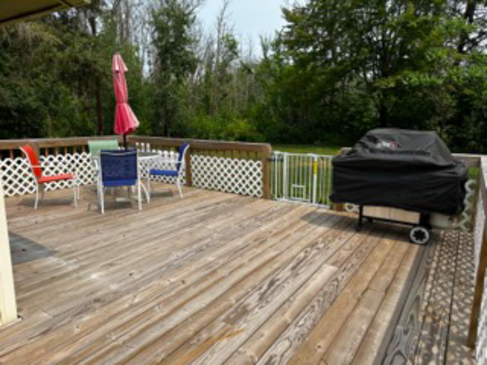 Deck for outdoor dining