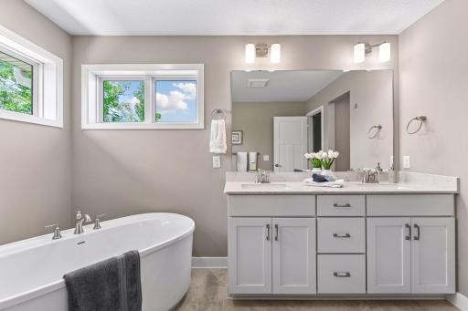 7276 Rogers Court, Chanhassen, MN 55317