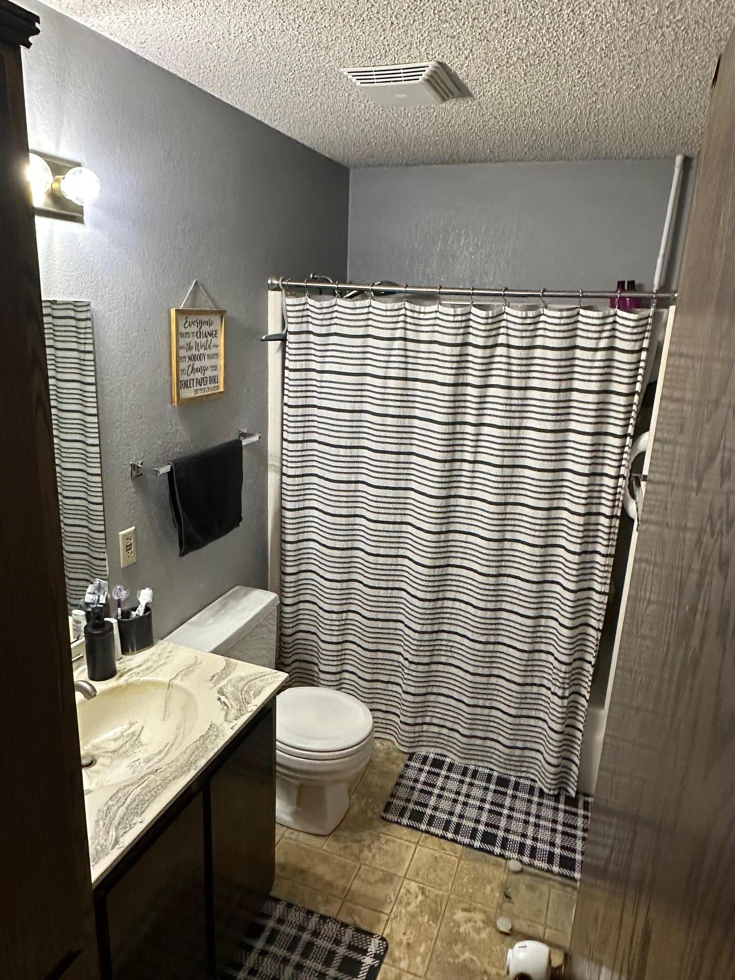Upper level full bathroom