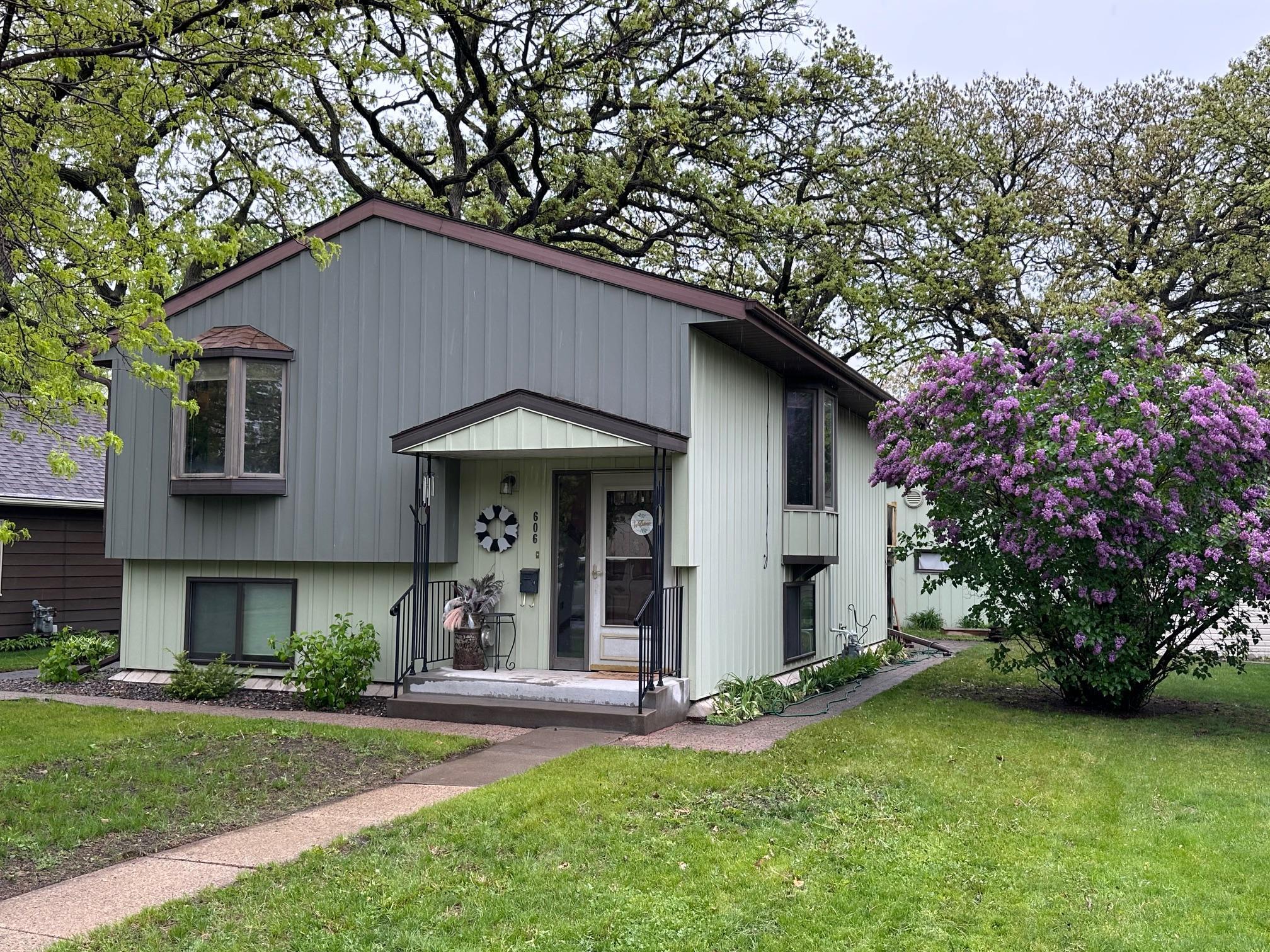 Welcome to 606 4th Ave NE, St. Cloud!