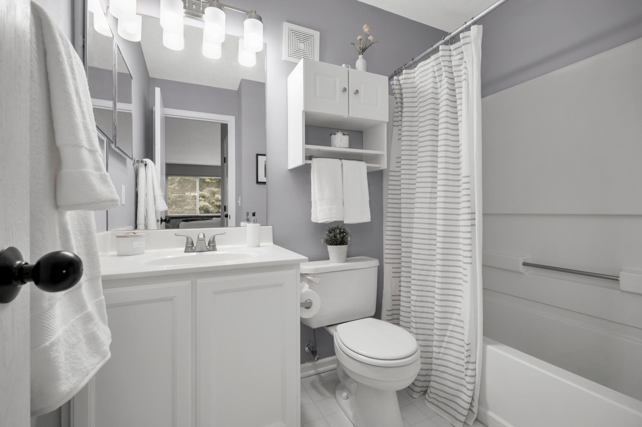 Private en suite primary bath