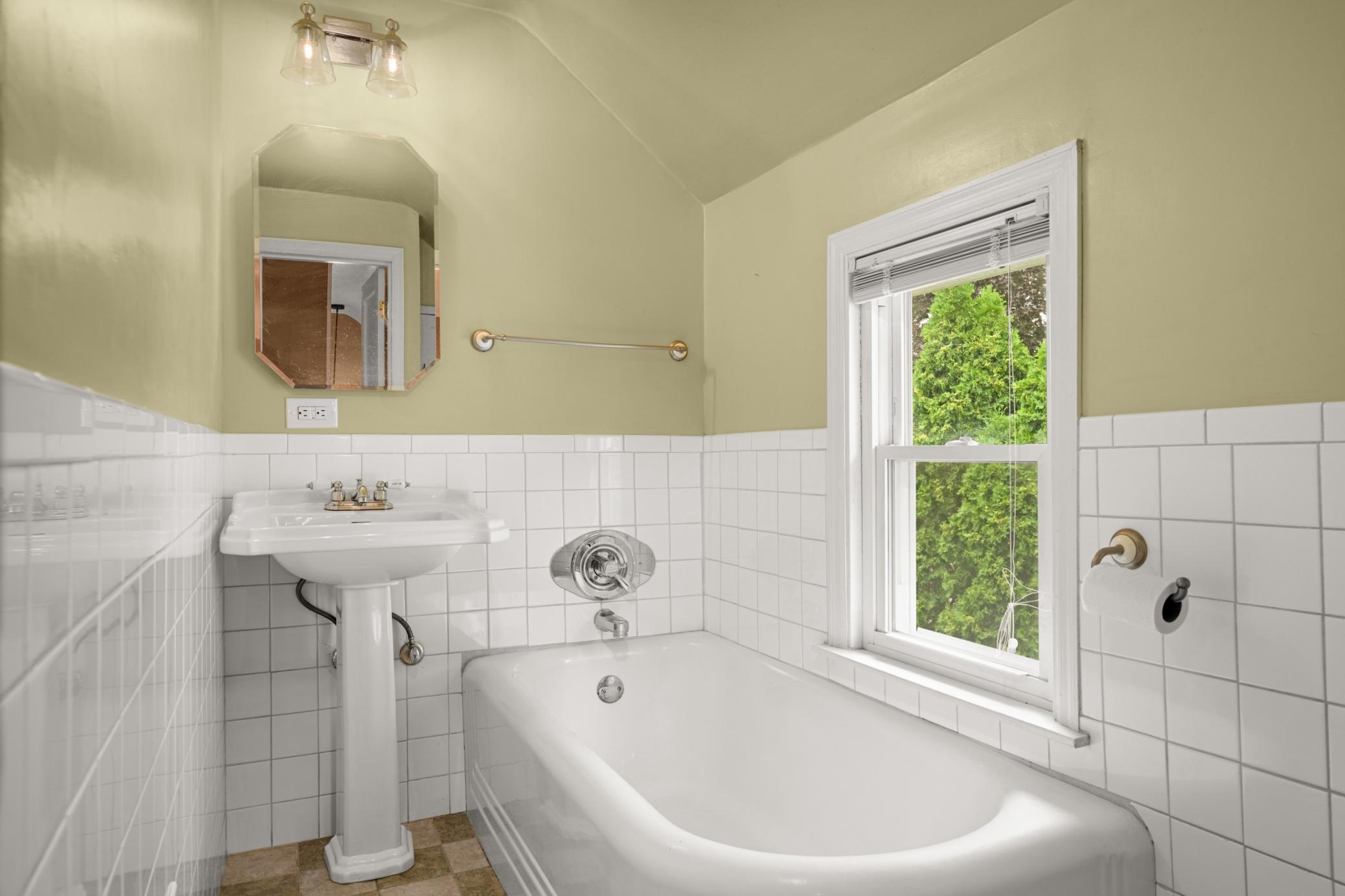 Efficient three-quarter bathroom upstairs