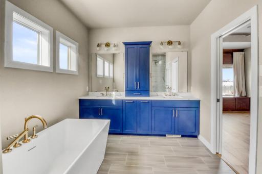 Primary Bathroom1_1.JPG