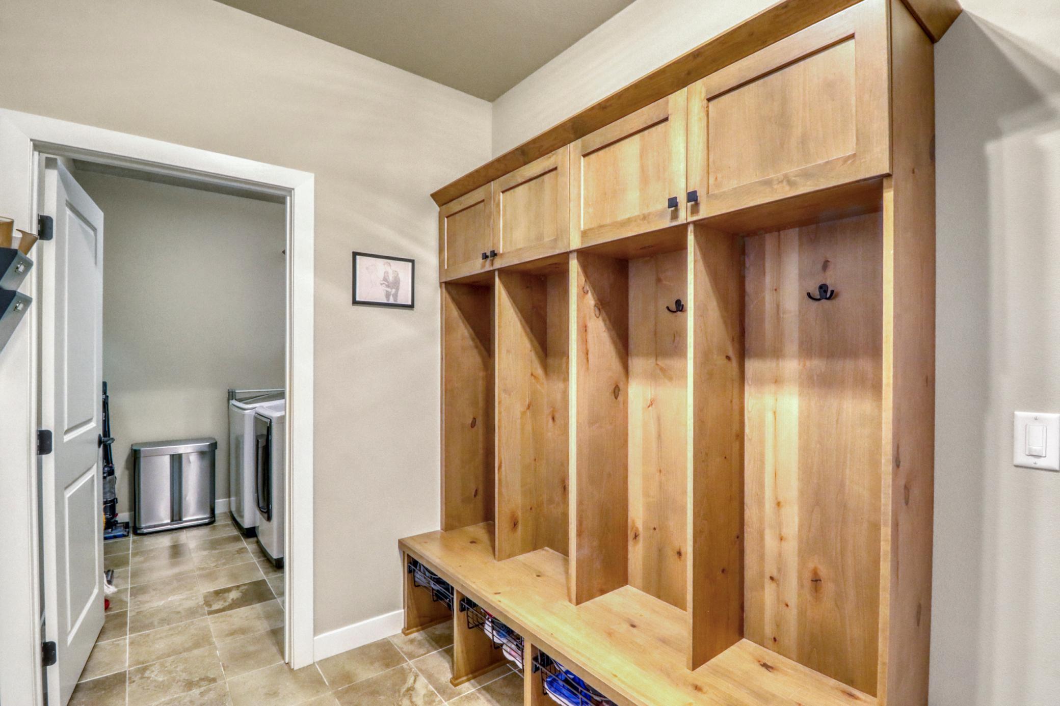 Mudroom1_1.JPG