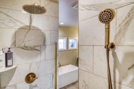 Primary Bathroom1_4.jpg