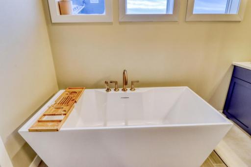 Primary Bathroom1_3.jpg