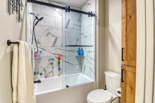 Bathroom1_2.JPG