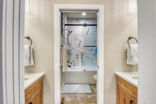 Bathroom1_1.JPG