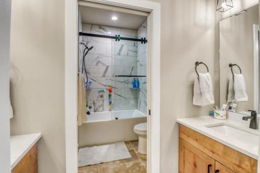 Bathroom1_0.JPG