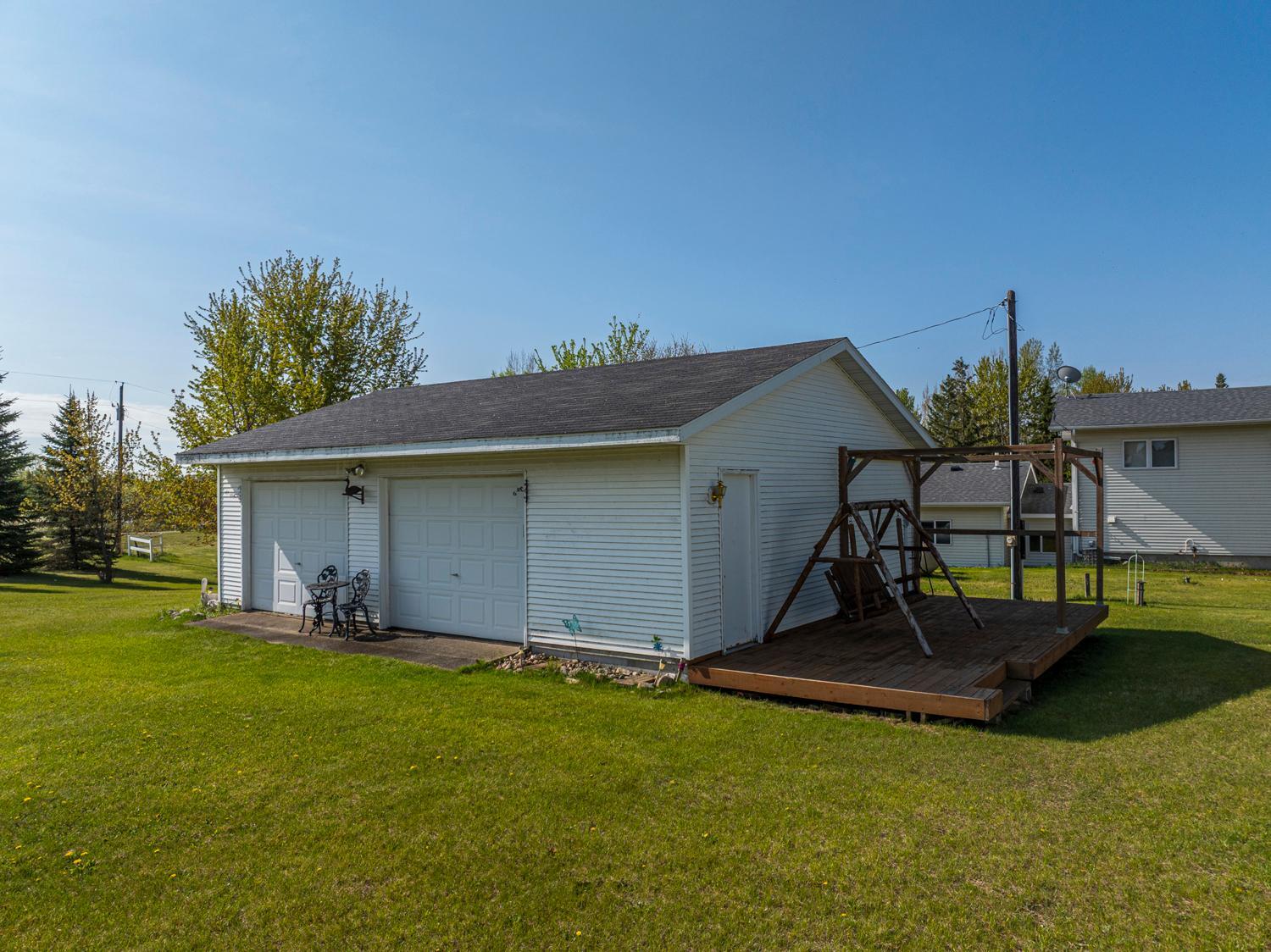 Detached garage