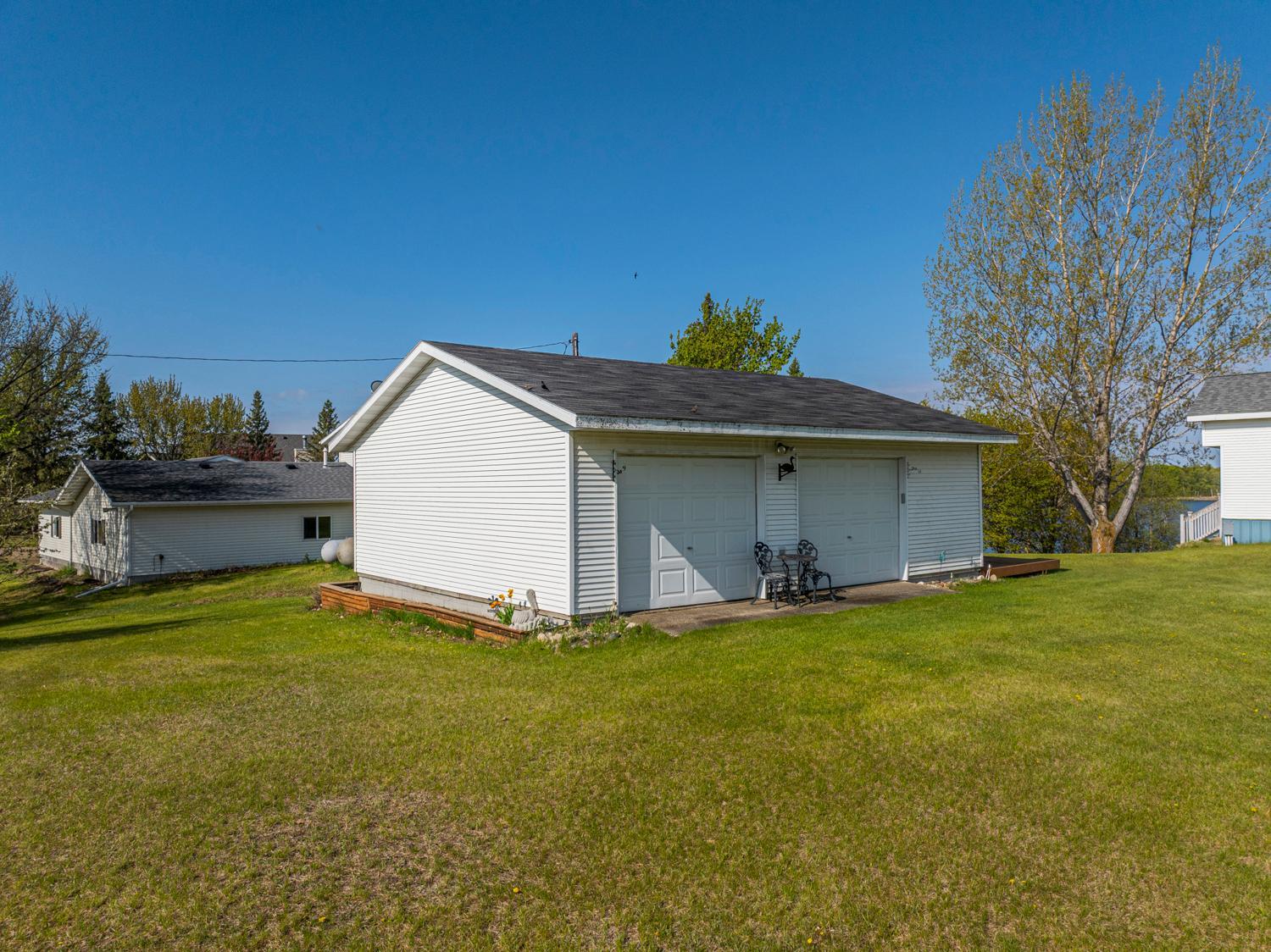 Detached garage