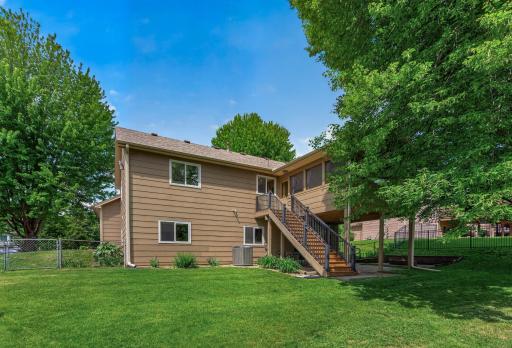 Large & so much flat green space, so many options!