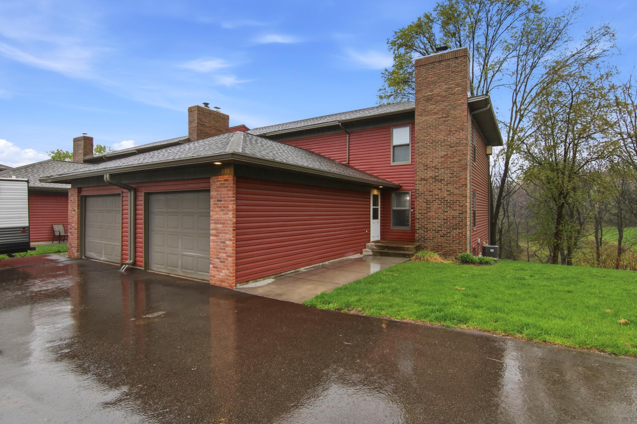 531 Hunter Hill Rd - End unit in a cul-de-sac.
