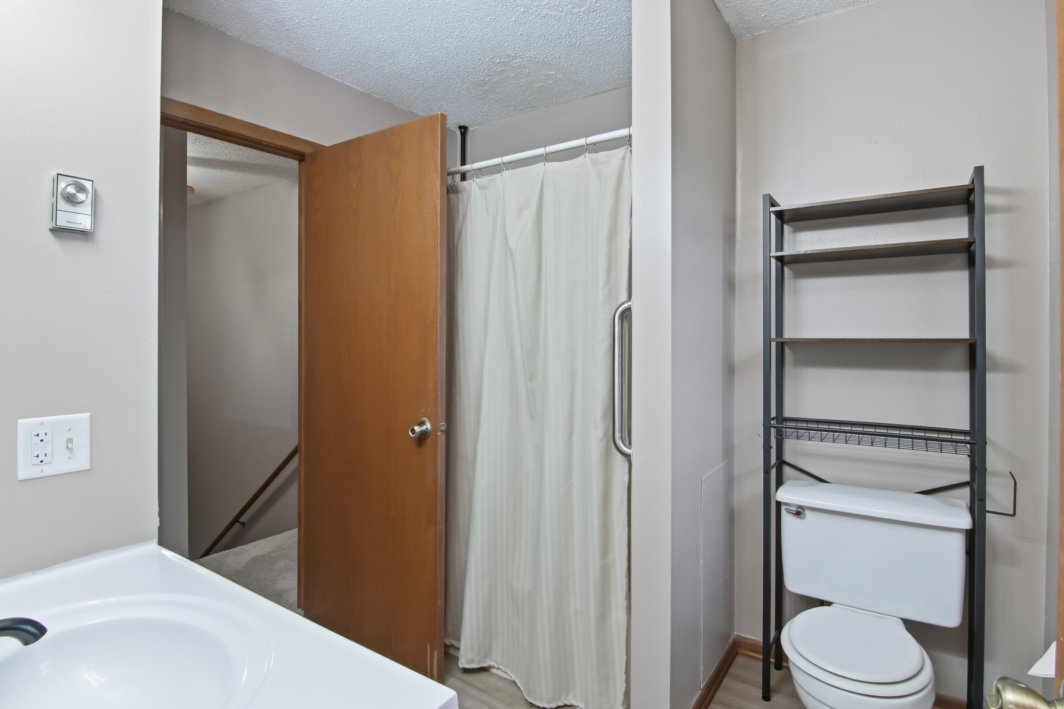 Upper level bath.