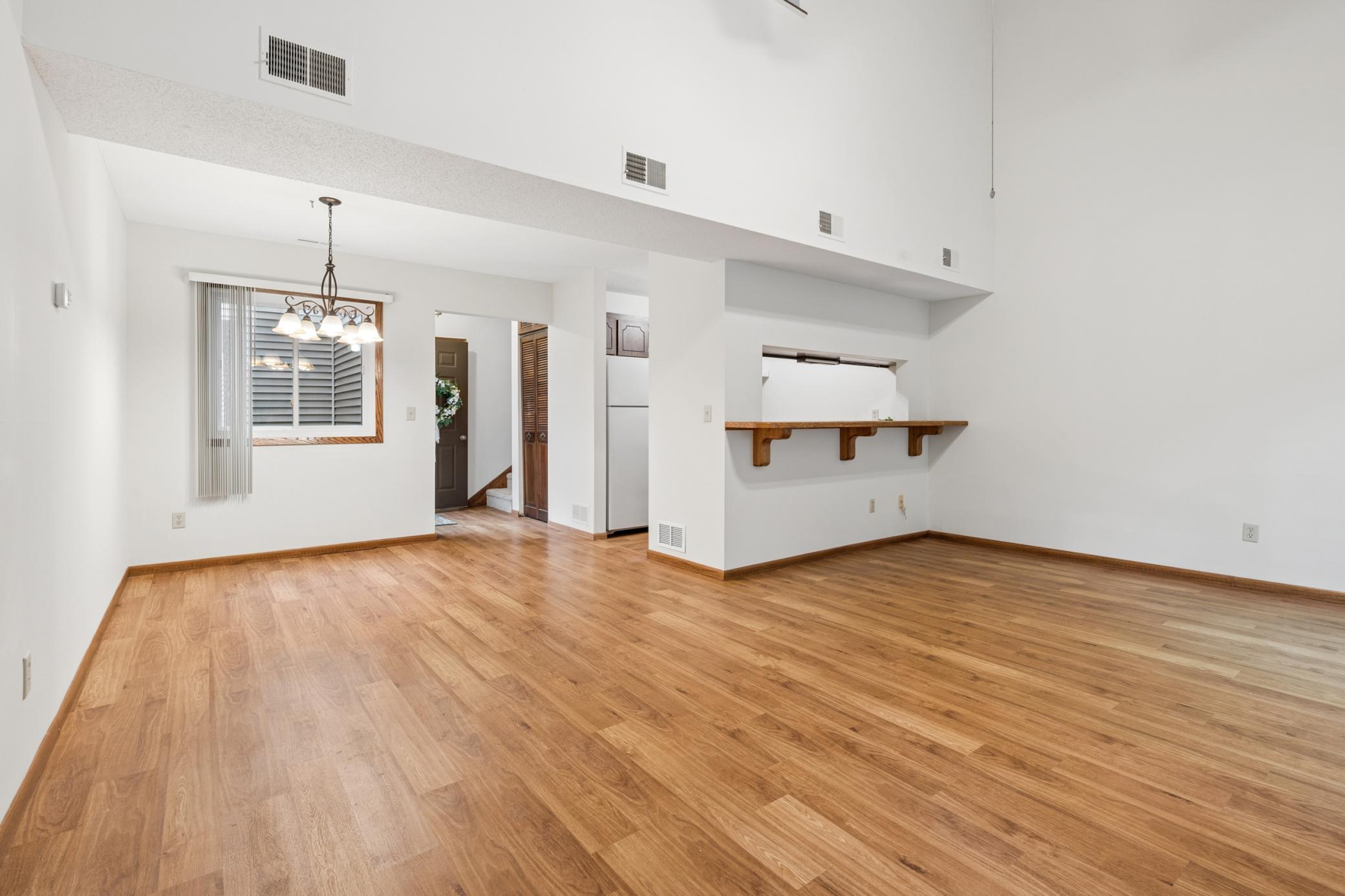 Welcome to 918 120th Ln NW nestled in a great Coon Rapids location!