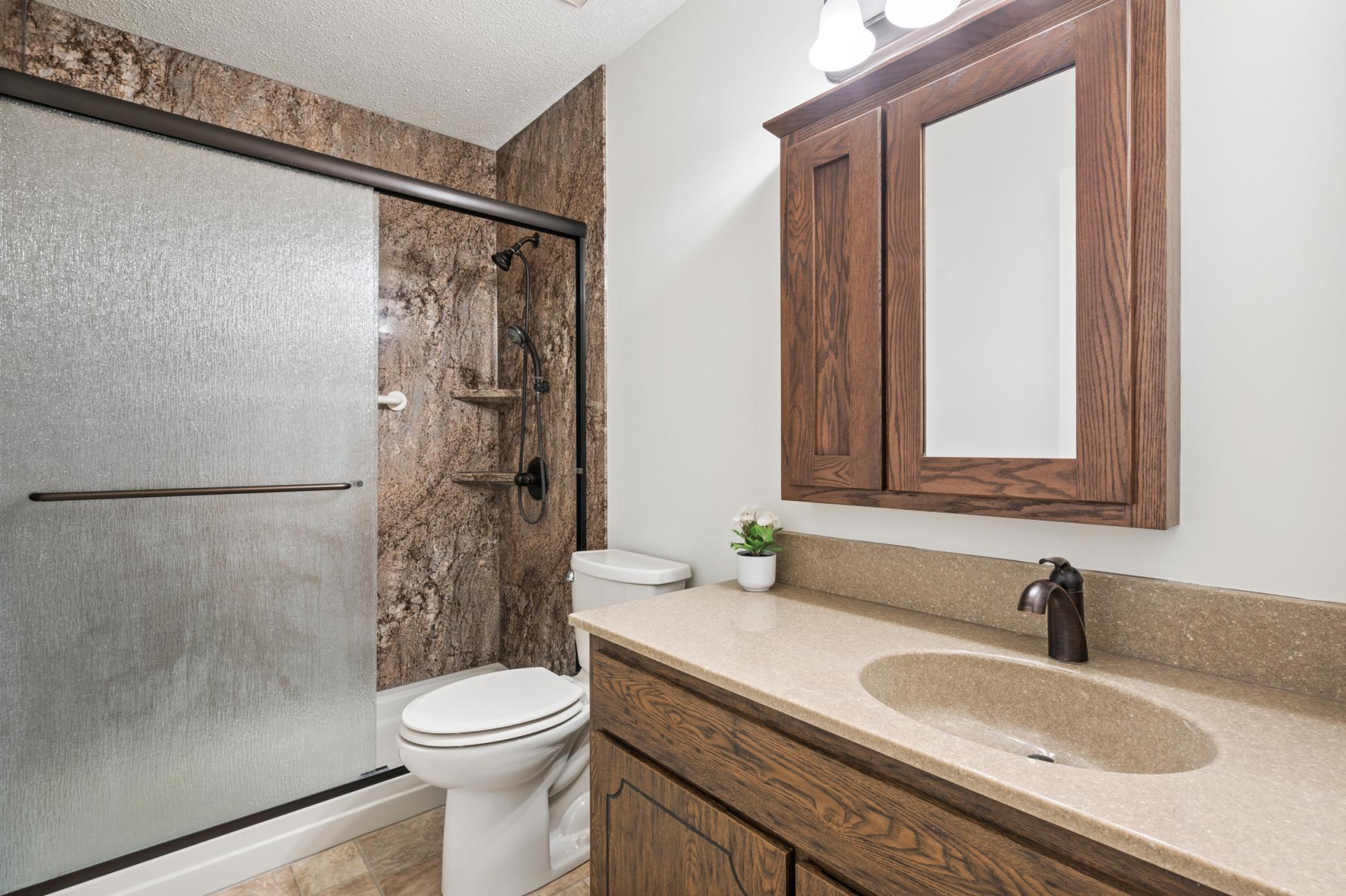 Upper level full bathroom.