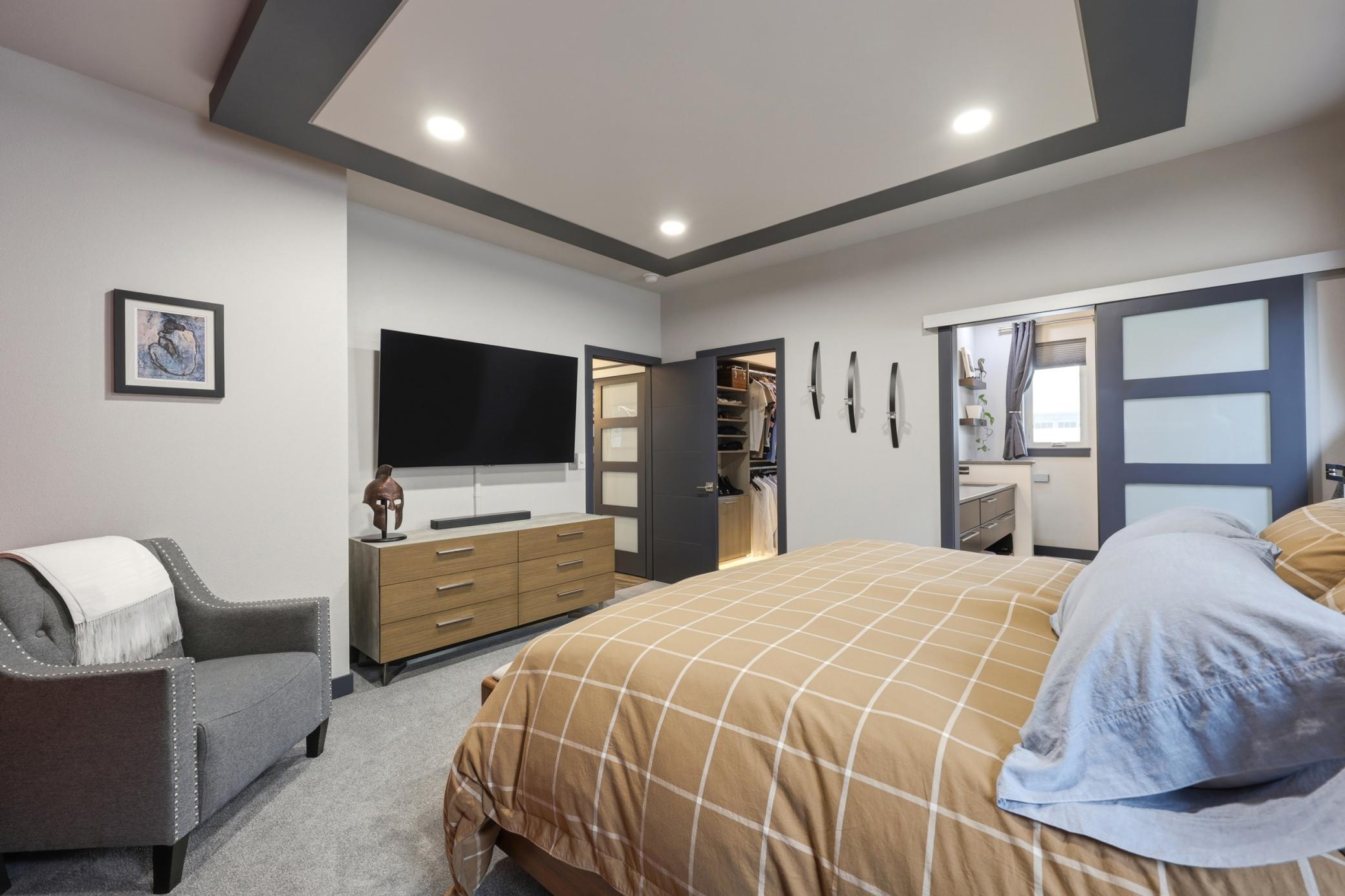 primary bedroom, light up tray ceiling