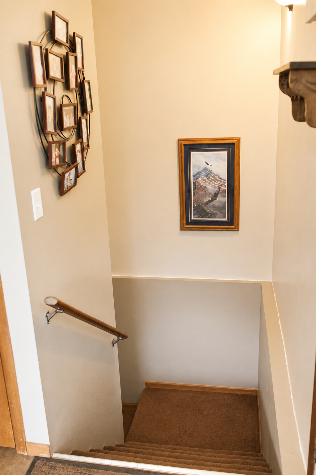 Mud room leading to basement
