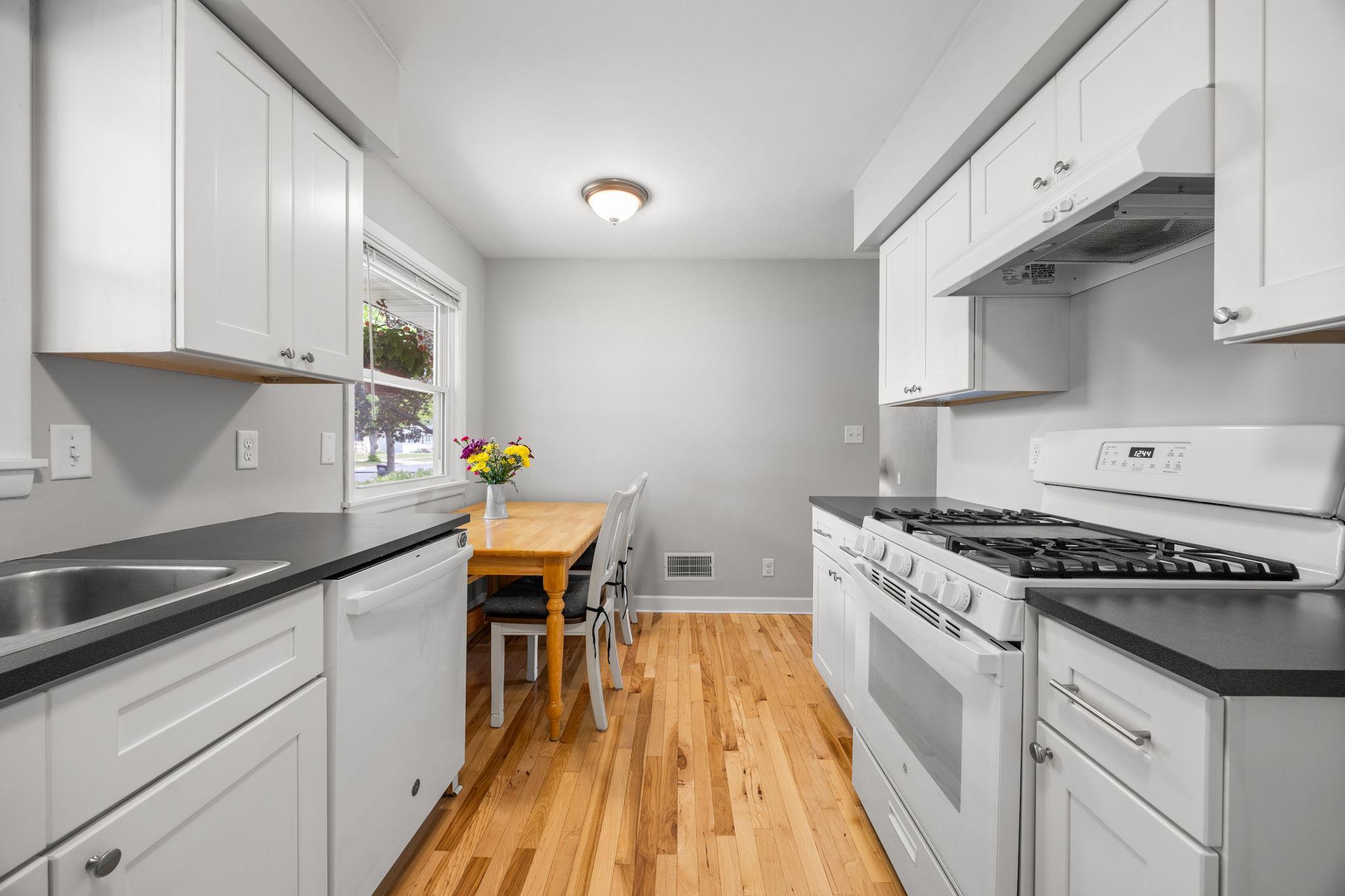 20-web-or-mls-157 MacArthur St W-49.jpg
